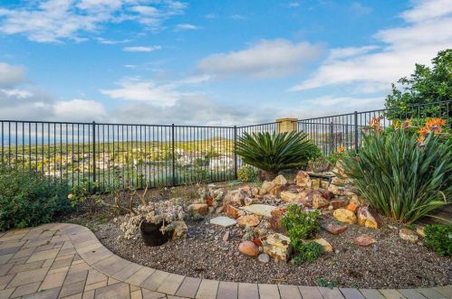 1050 Straightaway Ct, Oceanside CA  92057-1949 exterior