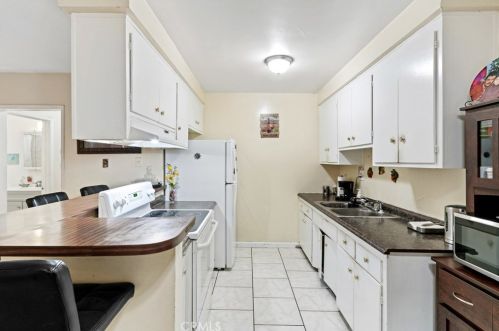 945 Locust Ave, Long Beach CA  90813-5805 exterior
