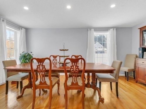 8 Town Farm Rd, Salem NH  03079-2454 exterior