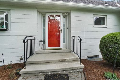 27 Green Hill Rd, North Haven CT  06473-2139 exterior