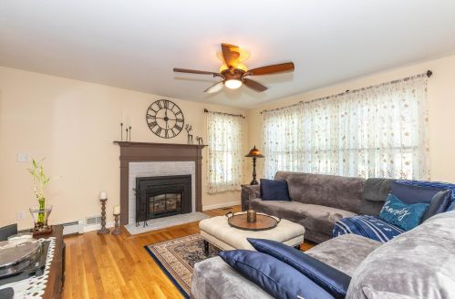 8 Canter Ct, Nashua NH  03063-2929 exterior