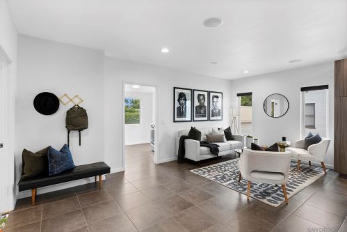 4825 Biona Dr, San Diego CA 92116-2332 exterior