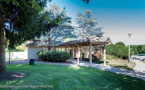 33 Azalea Cir, Jackson Twp NJ  08527-2555 exterior