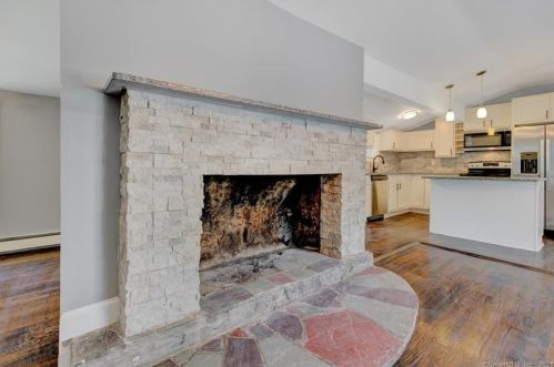 1300 Spindle Hill Rd, Waterbury CT  06716-1223 exterior