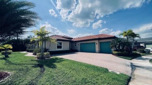 12191 Oakwater Ct, Fort Pierce, FL 34987-2702