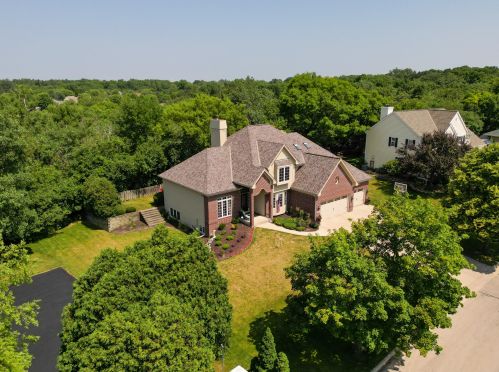 601 Bradford Way, Chenequa, WI 53029-2540