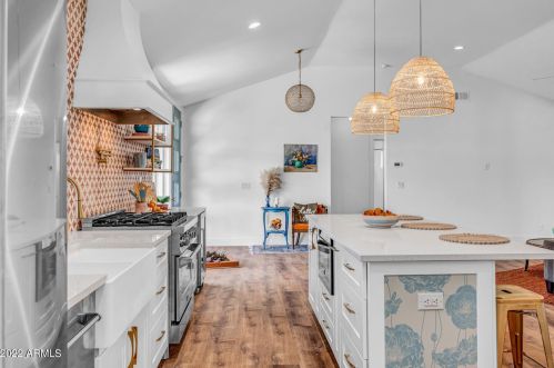 1111 Bethany Home Rd, Phoenix AZ  85014-2229 exterior