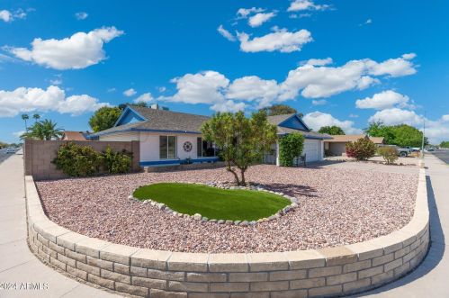 5703 Tierra Buena Ln, Glendale, AZ 85306-2426