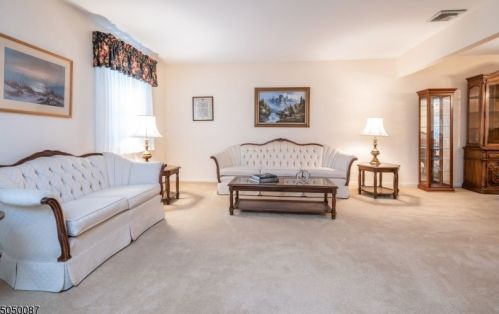 265 Hillcrest Rd, Ridgewood NJ  07450-2435 exterior