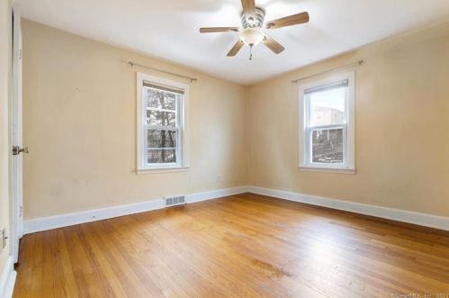 18 Phillips St, United States Coast Guard Ac CT  06320-2619 exterior