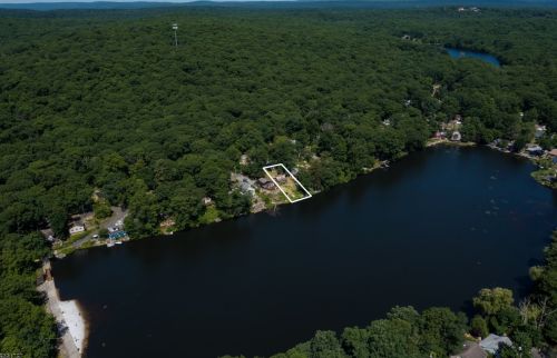 22 Setting Sun Trl, West Milford Lakes NJ  07480-4157 exterior