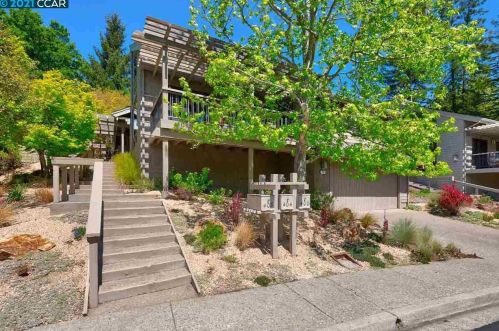 404 Ridge Gate Rd, Orinda, CA 94563-2724