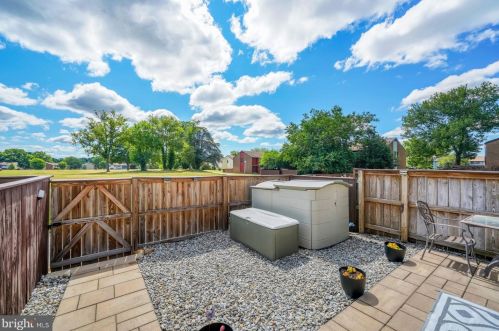 200 Canterbury Ct, East Windsor NJ 08520-5509 exterior