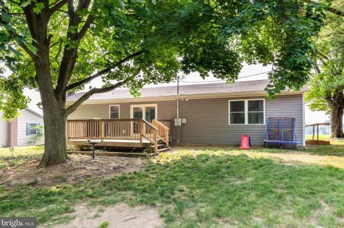 1030 Littlestown Rd, Littlestown PA 17340-9442 exterior