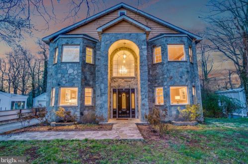 6367 Lakewood Dr, Falls Church, VA 22041-1228