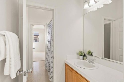 7507 Mona Ln, San Diego CA 92130-5621 exterior