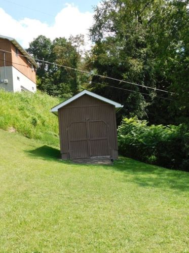 210 Swink Hill Rd, South Connellsville PA  15425-6352 exterior