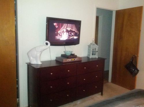 4 Amundsen Ln, Airmont NY  10901-7512 exterior