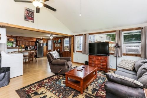 7 Lk Shr Dr, Exeter CT 06249-1934 exterior