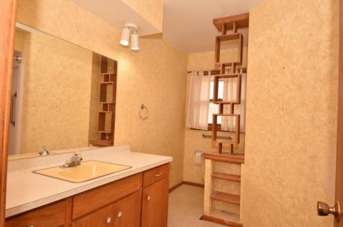 2104 113, Milwaukee WI 53226-4001 exterior