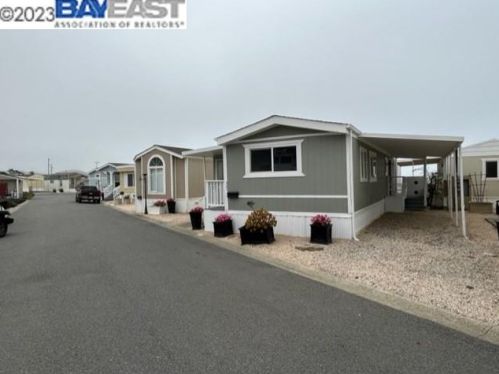321 3rd Ave, Pacifica CA  94044-2204 exterior