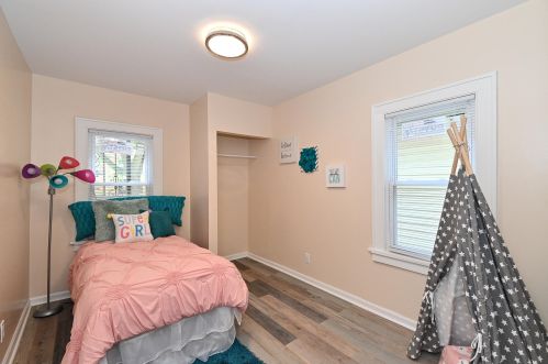 4902 Hoyt Pl, Milwaukee WI  53216-2331 exterior