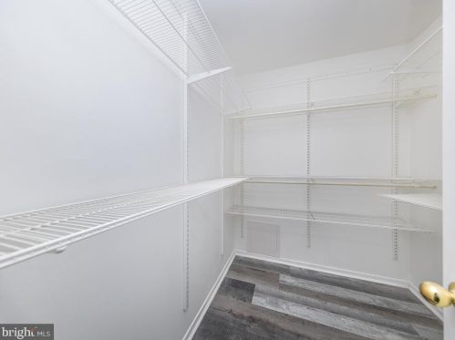 1667 Bachan Ct, Herndon VA  20190-4406 exterior