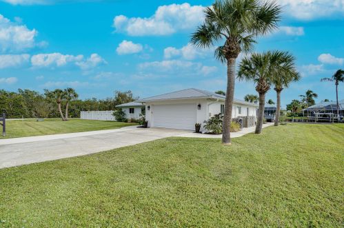 140 Dominion Ct, Fort Pierce, FL 34949-8308