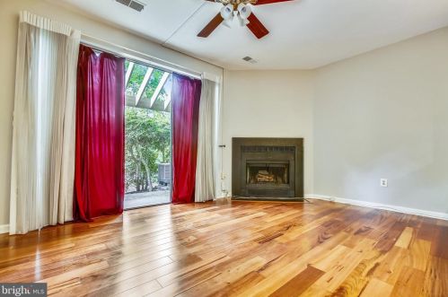 11220 Beaver Trl Ct, Herndon VA  20191-4352 exterior