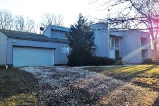 13 Emerson Pl, Pine Neck NY  11963-2310 exterior