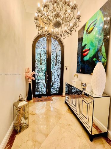 8625 169th Ter, Hialeah FL  33016-6158 exterior