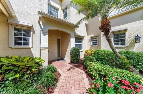 604 Vintage Reserve Ln, Naples, FL 34119-1381