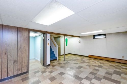 11 Bristol Rd, Windsor Locks CT  06096-2009 exterior