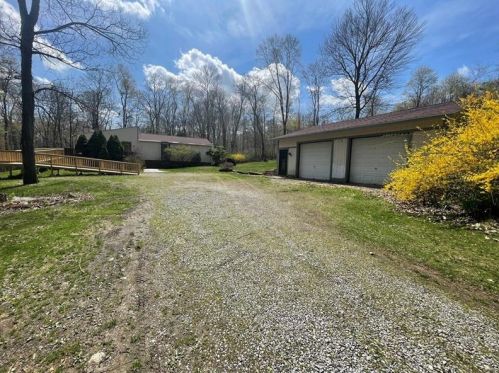 111 Stahlman Ln, Slippery Rock, PA 16057-3137