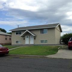 707 Walton Ave, Spokane WA  99207-3064 exterior