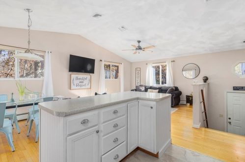 73 Tanner Ave, Warwick RI  02886-4510 exterior