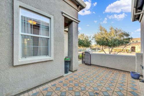 131 Feather Riv Cir, Vacaville CA 95688-8749 exterior