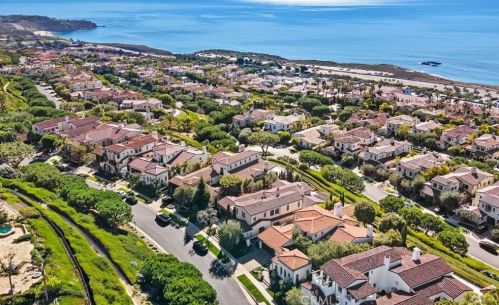 8 Rockshore Blf, Newport Beach CA  92657-2131 exterior