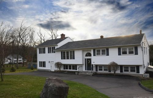 20 Bowling Green Dr, North Haven, CT 06473-1408