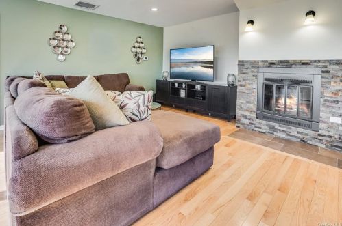 19 Hillcrest Ave, Crotonville NY  10562-1921 exterior