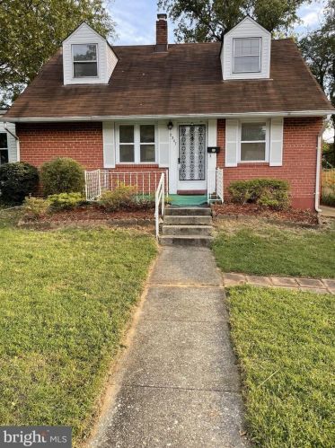 7307 Tyler Ave, Falls Church, VA 22042-1633