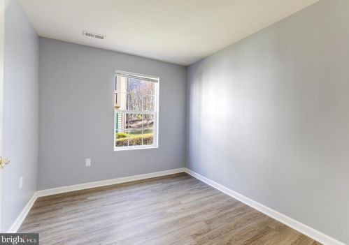 3581 Sherbrooke Cir, Woodbridge VA  22192-7033 exterior