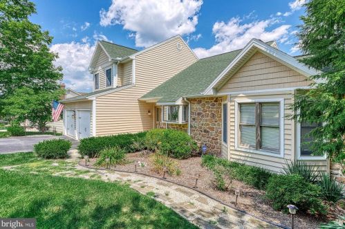 1015 Country Club Rd, Camp Hill PA  17011-1049 exterior