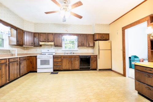 217 Spring Ave, Bellefontaine OH  43311-1803 exterior