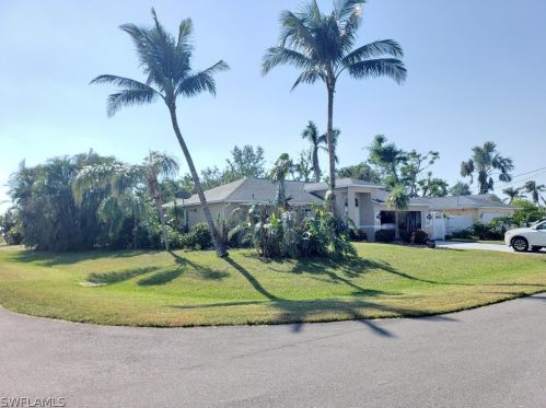 1216 15th St, Cape Coral, FL 33990-6704