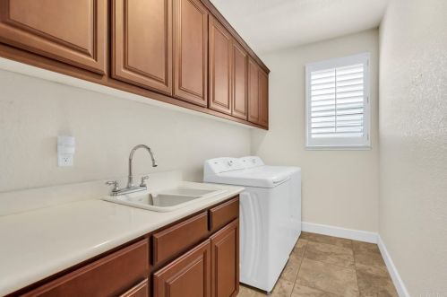 662 Canterbury Cir, Vacaville CA  95687-8225 exterior