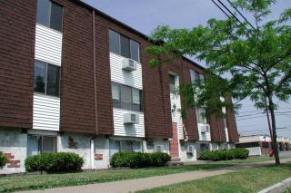 1720 Caravelle Dr, Niagara Falls NY  14304-2767 exterior