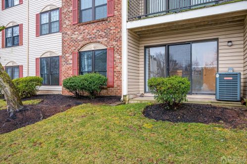 250 Hampshire Ct, Piscataway NJ  08854-6242 exterior