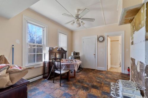 335 Wellwood Ave, North Lindenhurst NY  11757-3341 exterior