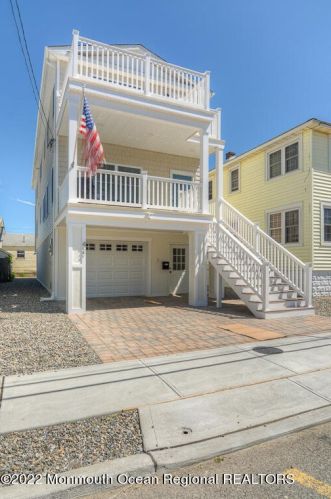 42 Kearney Ave, Pelican Island NJ  08751-1922 exterior
